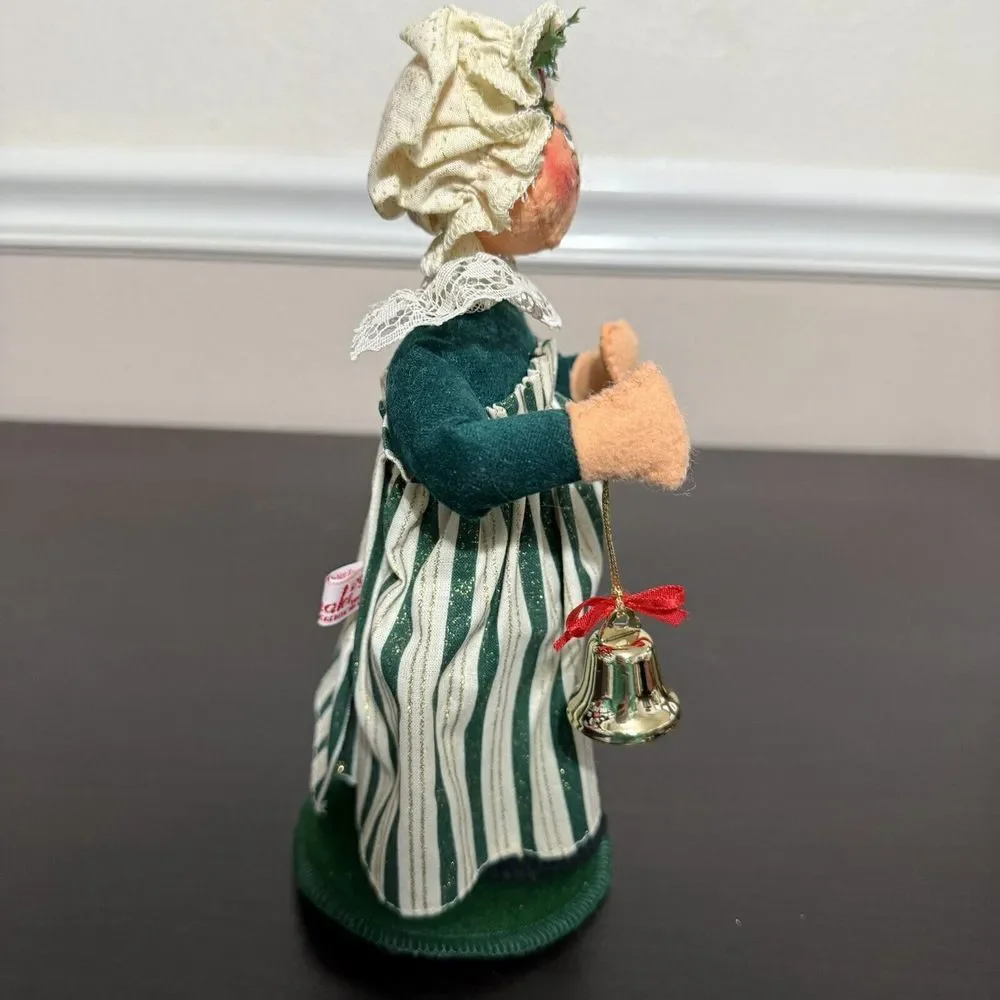 Annalee Mrs.‎ Claus Santa with Jingle Bell Doll Figurine W/ Mobilitee Holly
